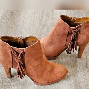 Size 10 Unlisted by Kenneth Cole Brown Tan Tassel Ankle Booties